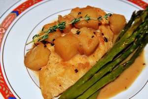 Plate containing chicken with apples and asparagus