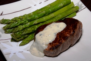 Plate containing Fillet Mignon with Béarnaise sauce & Asparagus